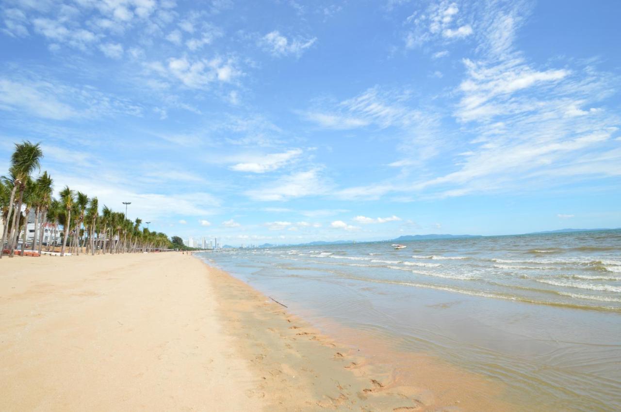Happy Vikings - Beachfront Jomtien Beach Exterior photo