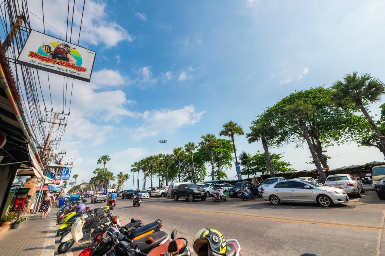 Happy Vikings - Beachfront Jomtien Beach Exterior photo