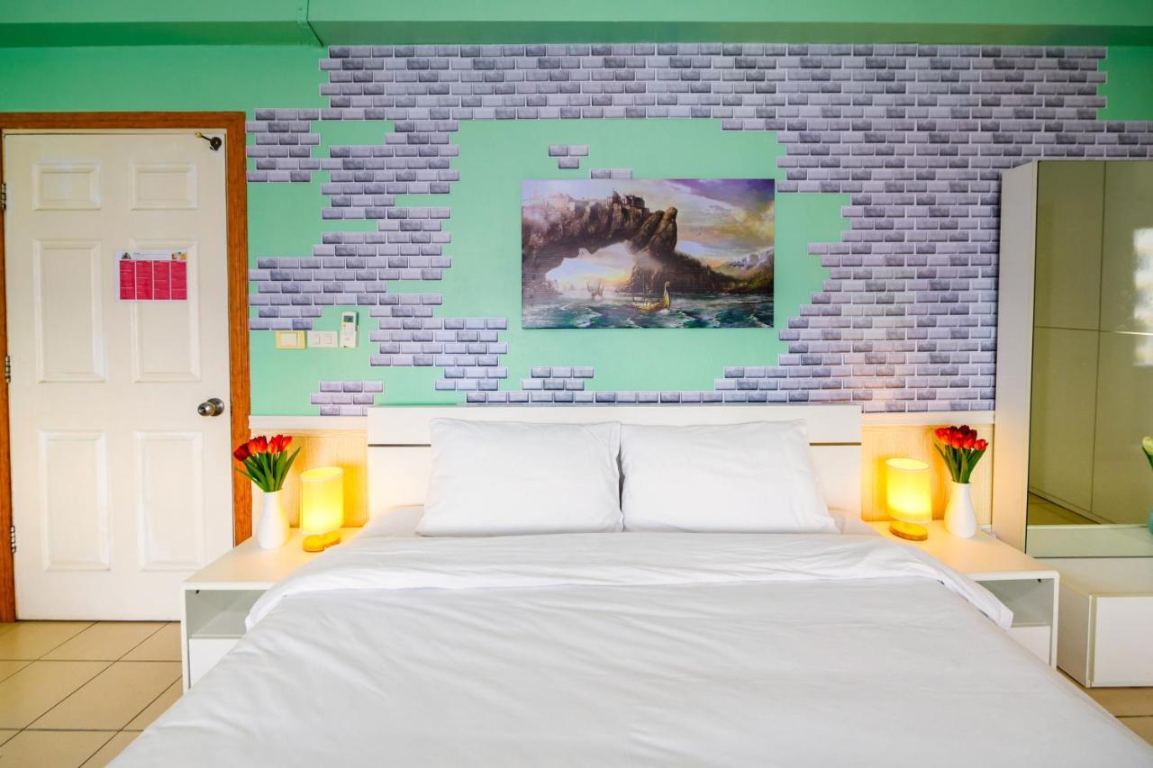 Happy Vikings - Beachfront Jomtien Beach Exterior photo