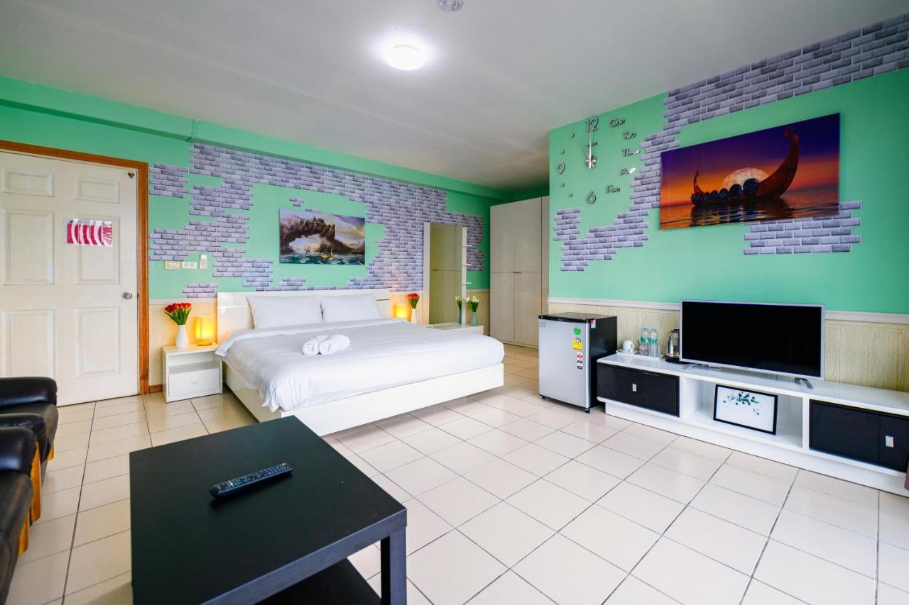 Happy Vikings - Beachfront Jomtien Beach Exterior photo