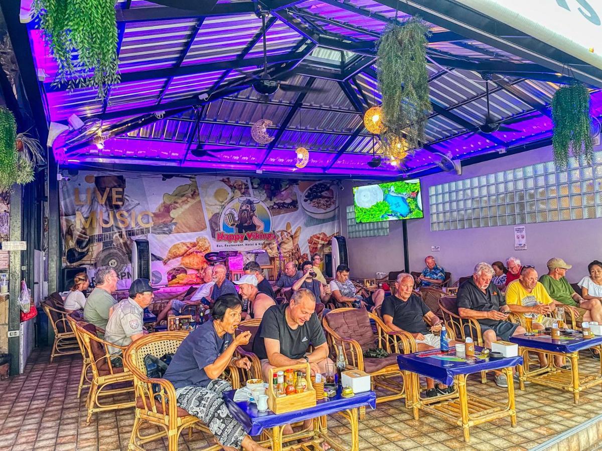 Happy Vikings - Beachfront Jomtien Beach Exterior photo