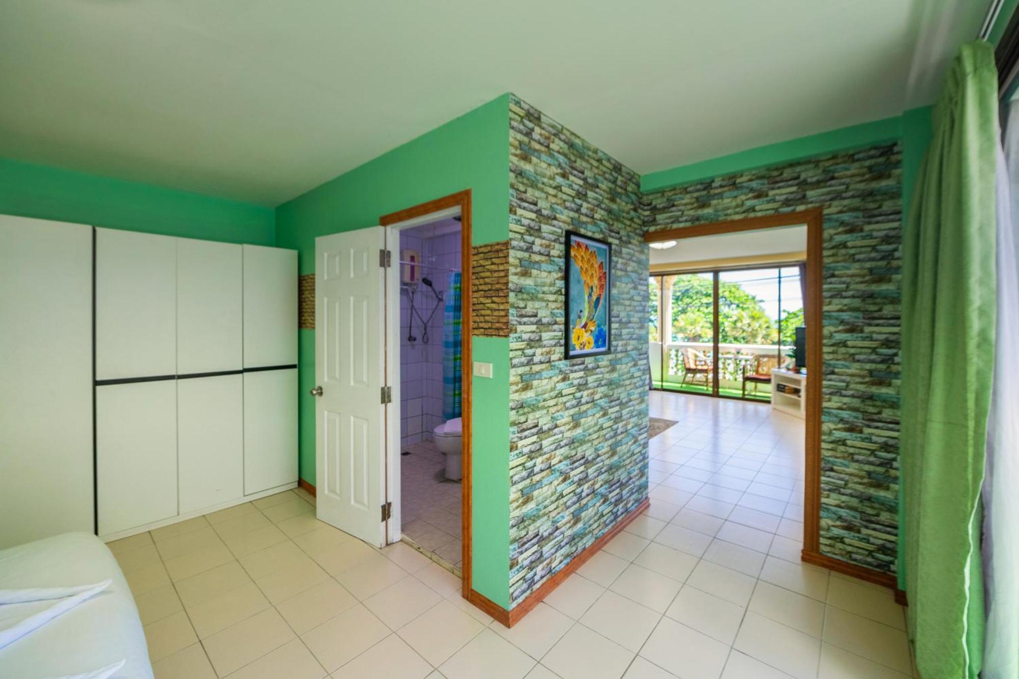 Happy Vikings - Beachfront Jomtien Beach Room photo