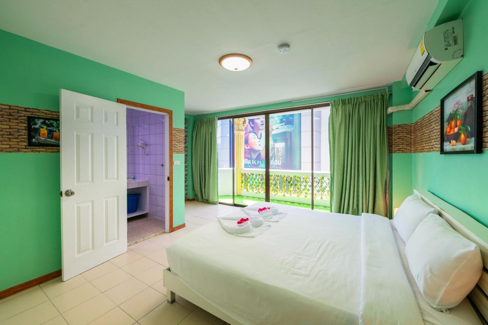 Happy Vikings - Beachfront Jomtien Beach Room photo