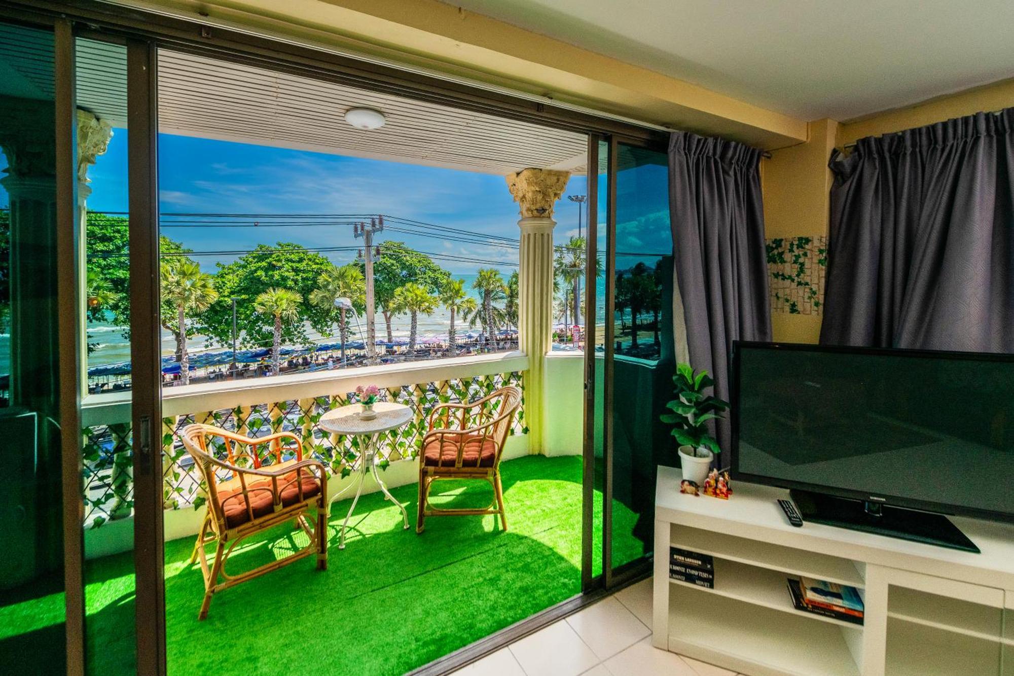 Happy Vikings - Beachfront Jomtien Beach Room photo