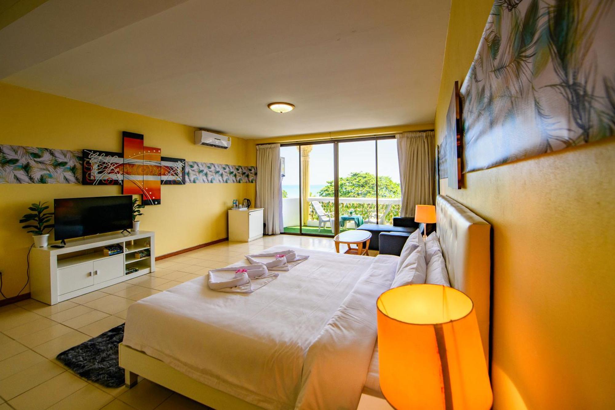 Happy Vikings - Beachfront Jomtien Beach Room photo