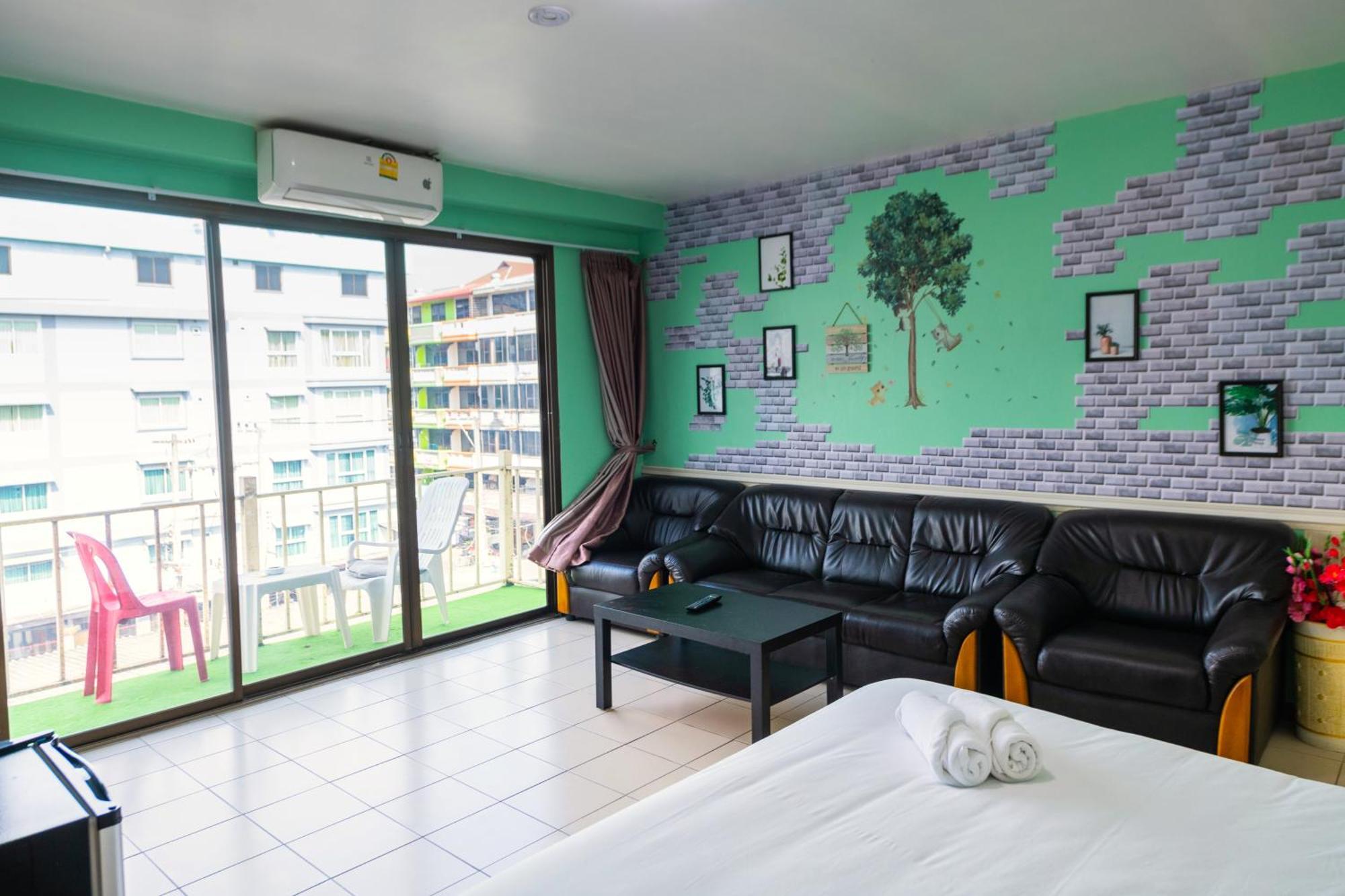 Happy Vikings - Beachfront Jomtien Beach Room photo