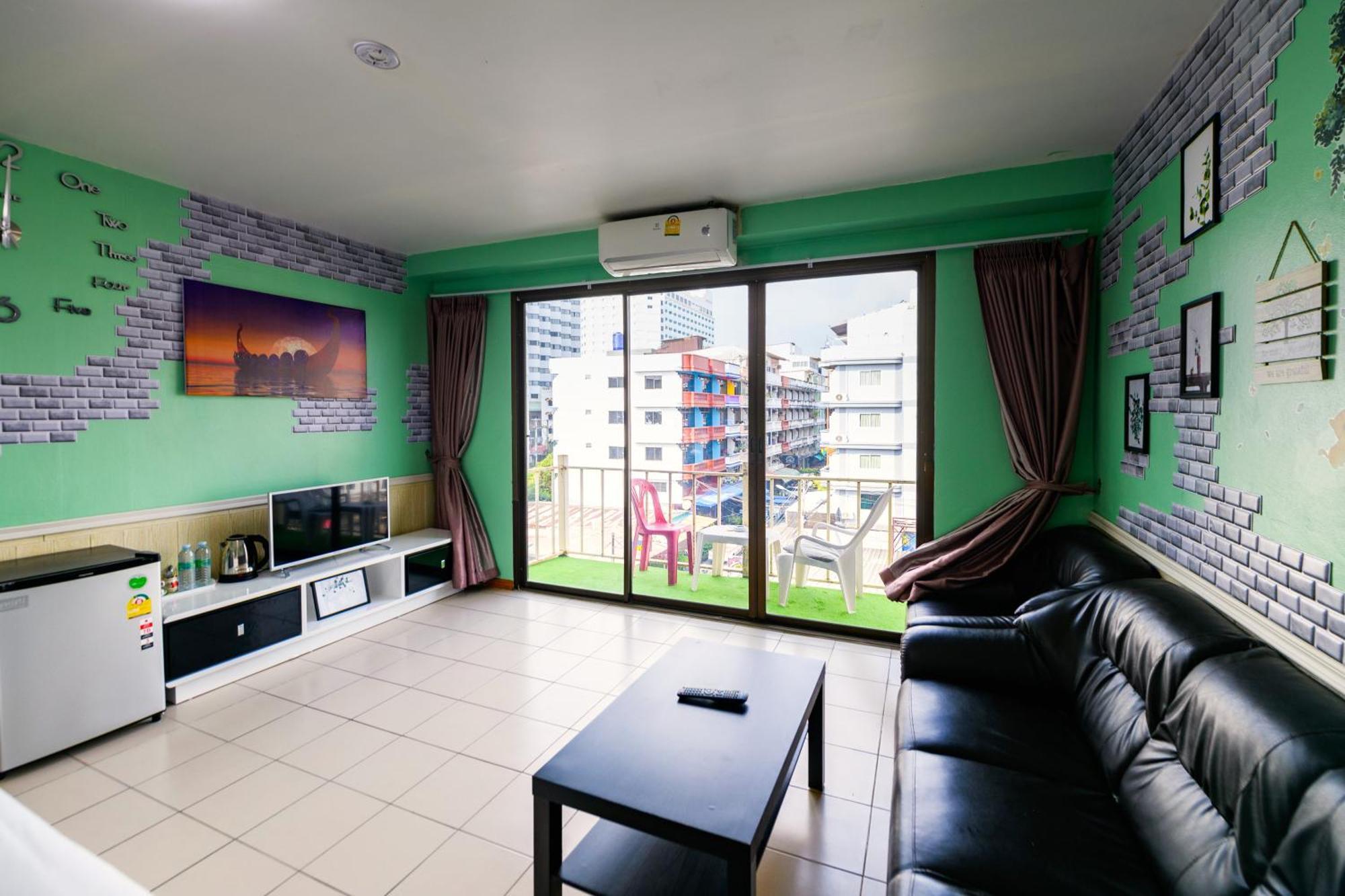 Happy Vikings - Beachfront Jomtien Beach Room photo